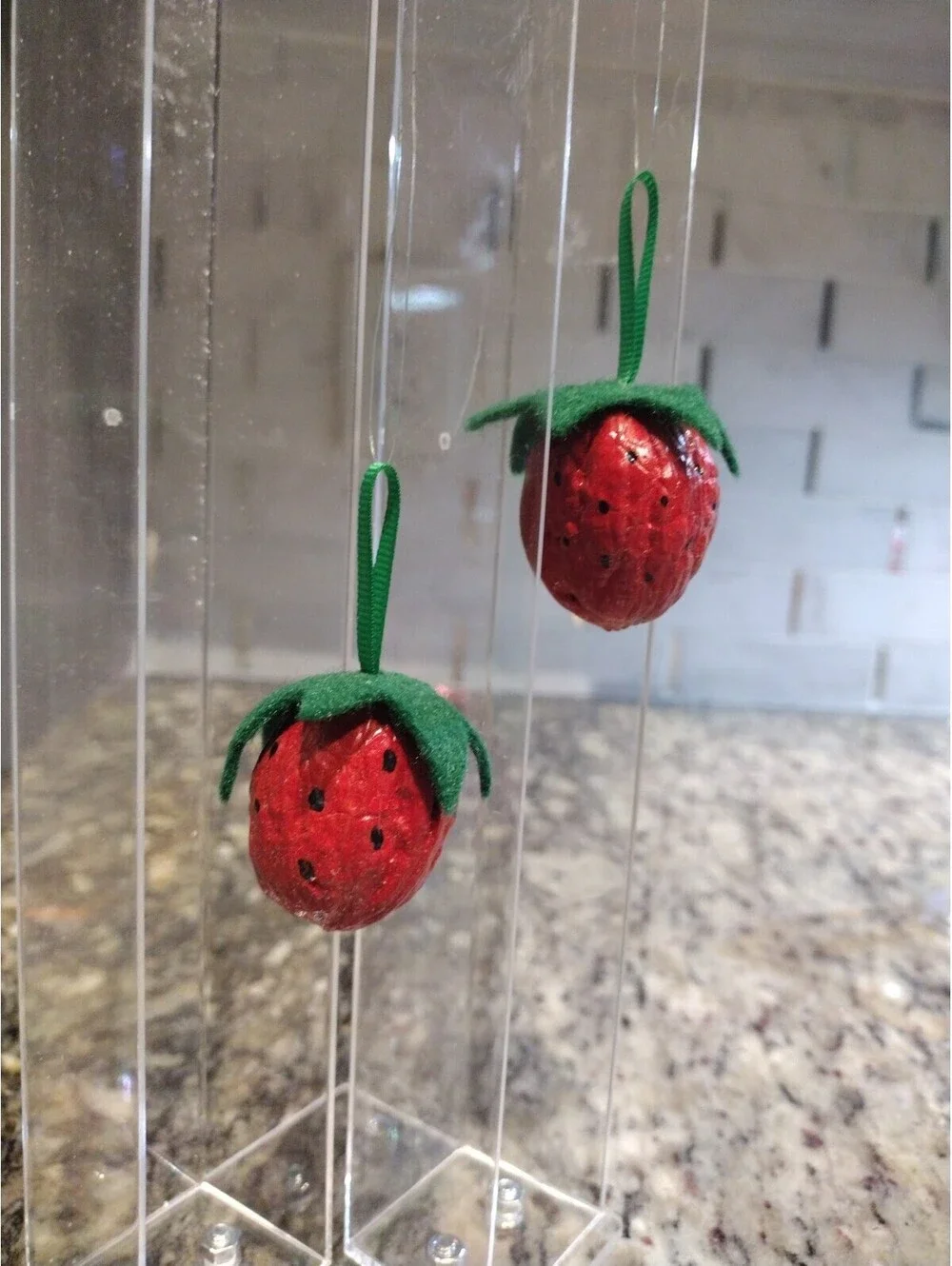 VINTAGE STRAWBERRY WALNUTS HAND PAINTED CHRISTMAS ORNAMENT EUC 1.75